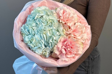 Какие цветы подарить на день рождения: маме, подруге, коллеге