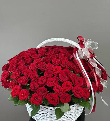 Корзина из 151 розы