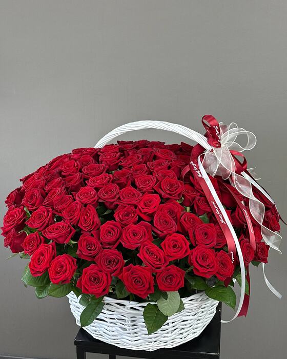 Корзина из 151 розы